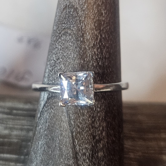 Square Cut Cubic Zirconia Solitaire Sz 7 925 Stamp Sterling Ring NWT - Picture 1 of 2